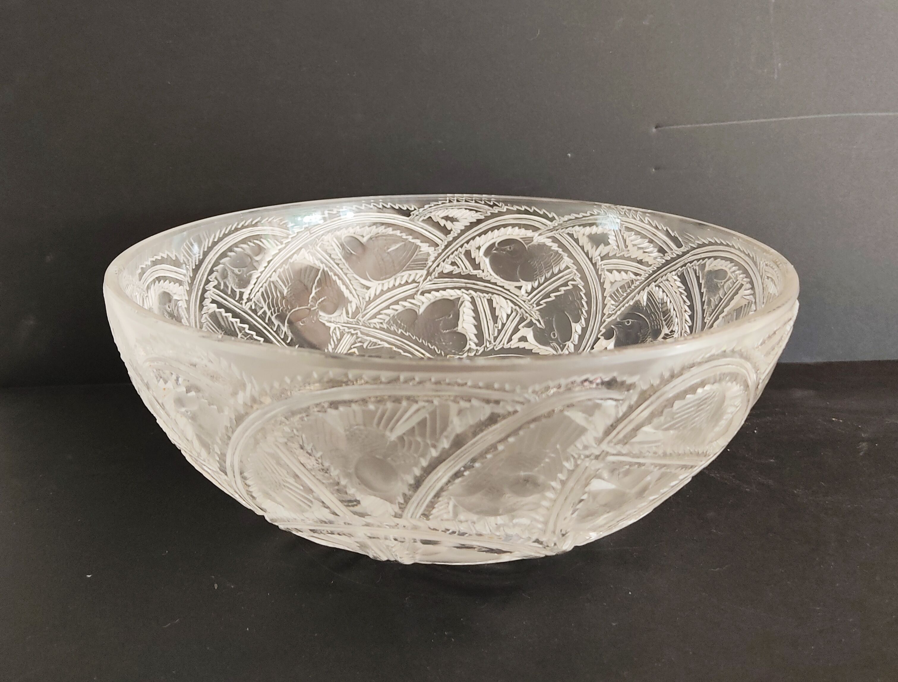 Coupe Lalique pinsons et feuillages signée