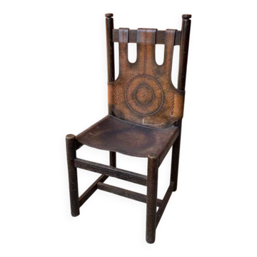 Fauteuil en cuir marron fait main, cadre en bois foncé, motif circulaire - années 1970.