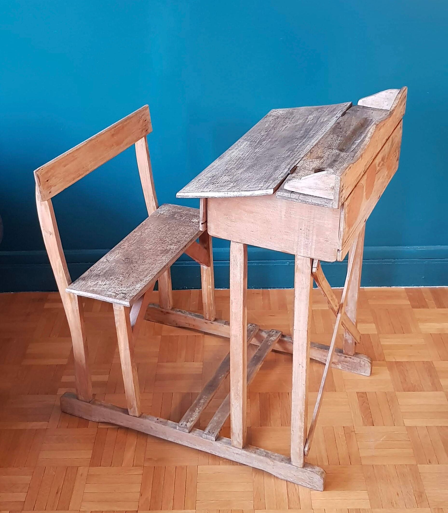Pupitre d'écolier ancien