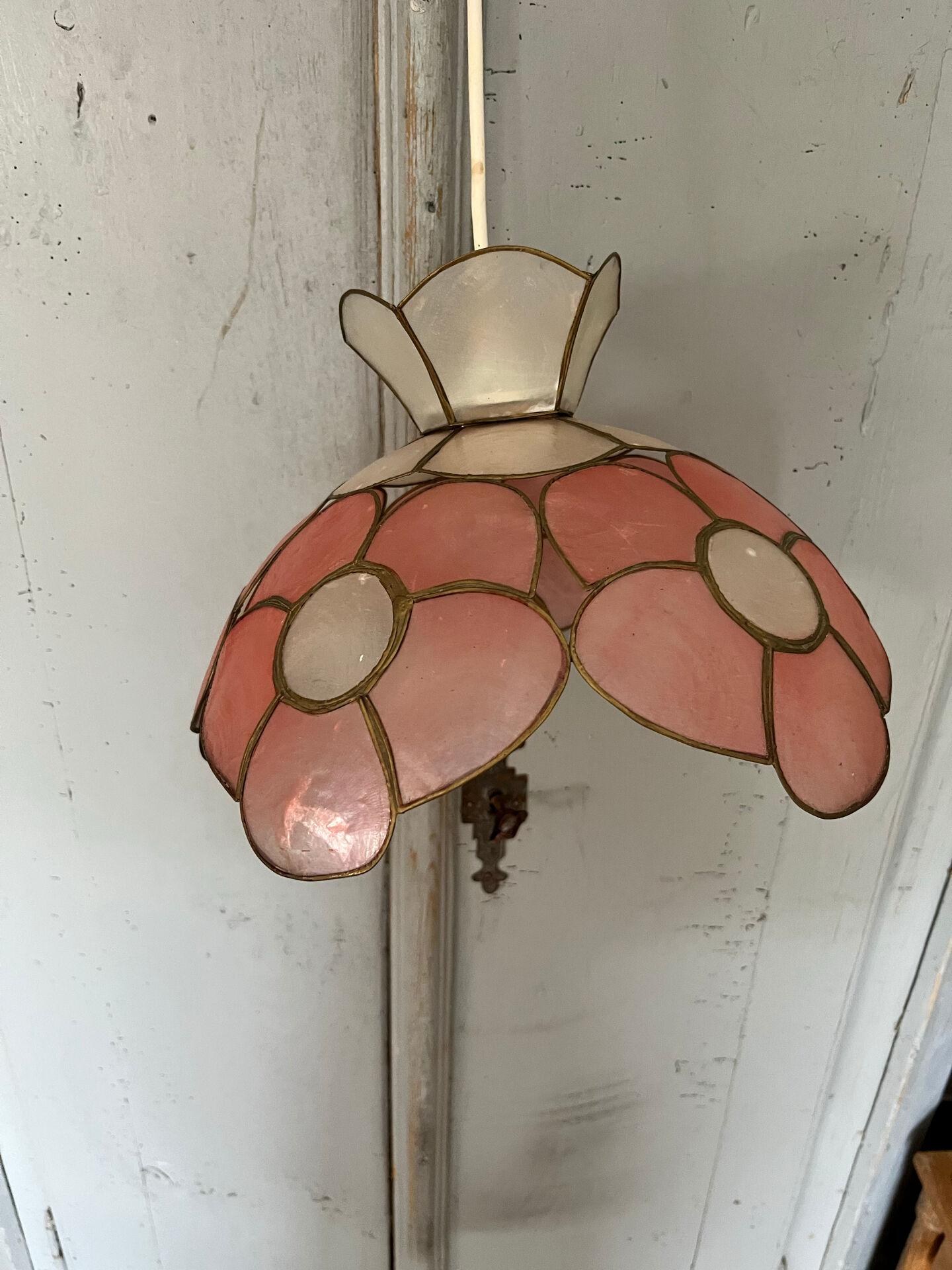 Mother-of-pearl pendant