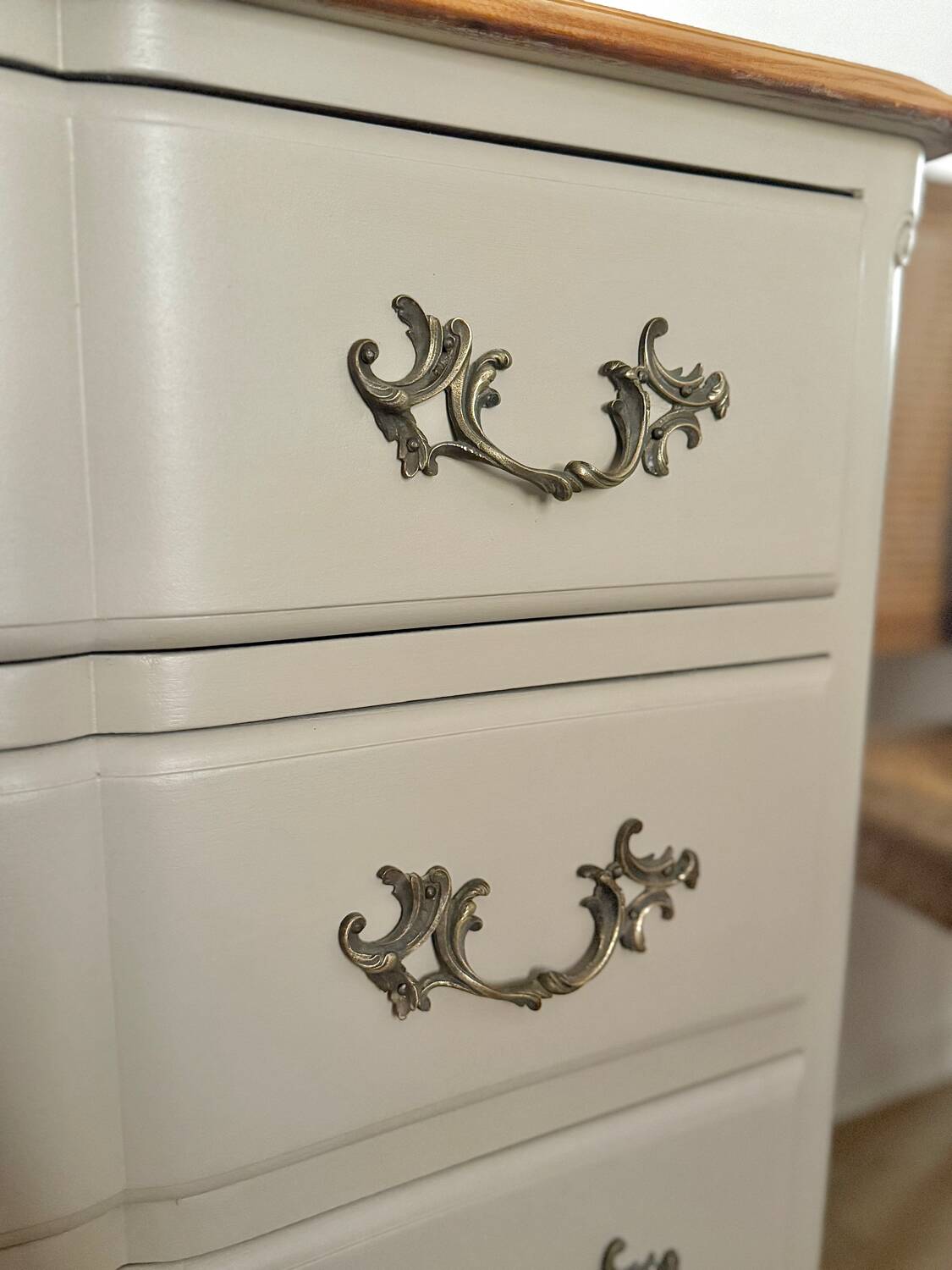 Antique chest of drawers