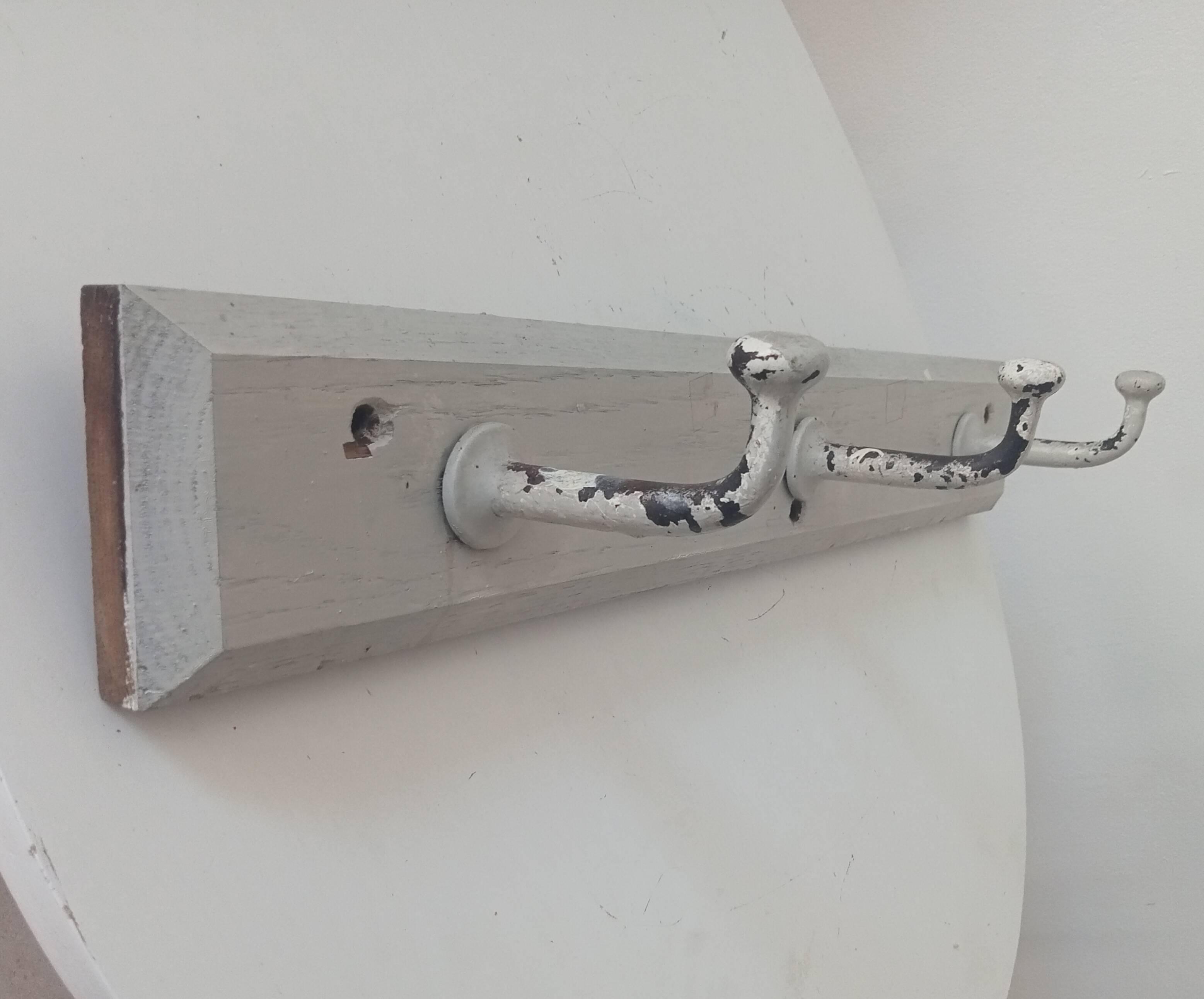 Vintage wall coat rack from the 1930s/1940s.