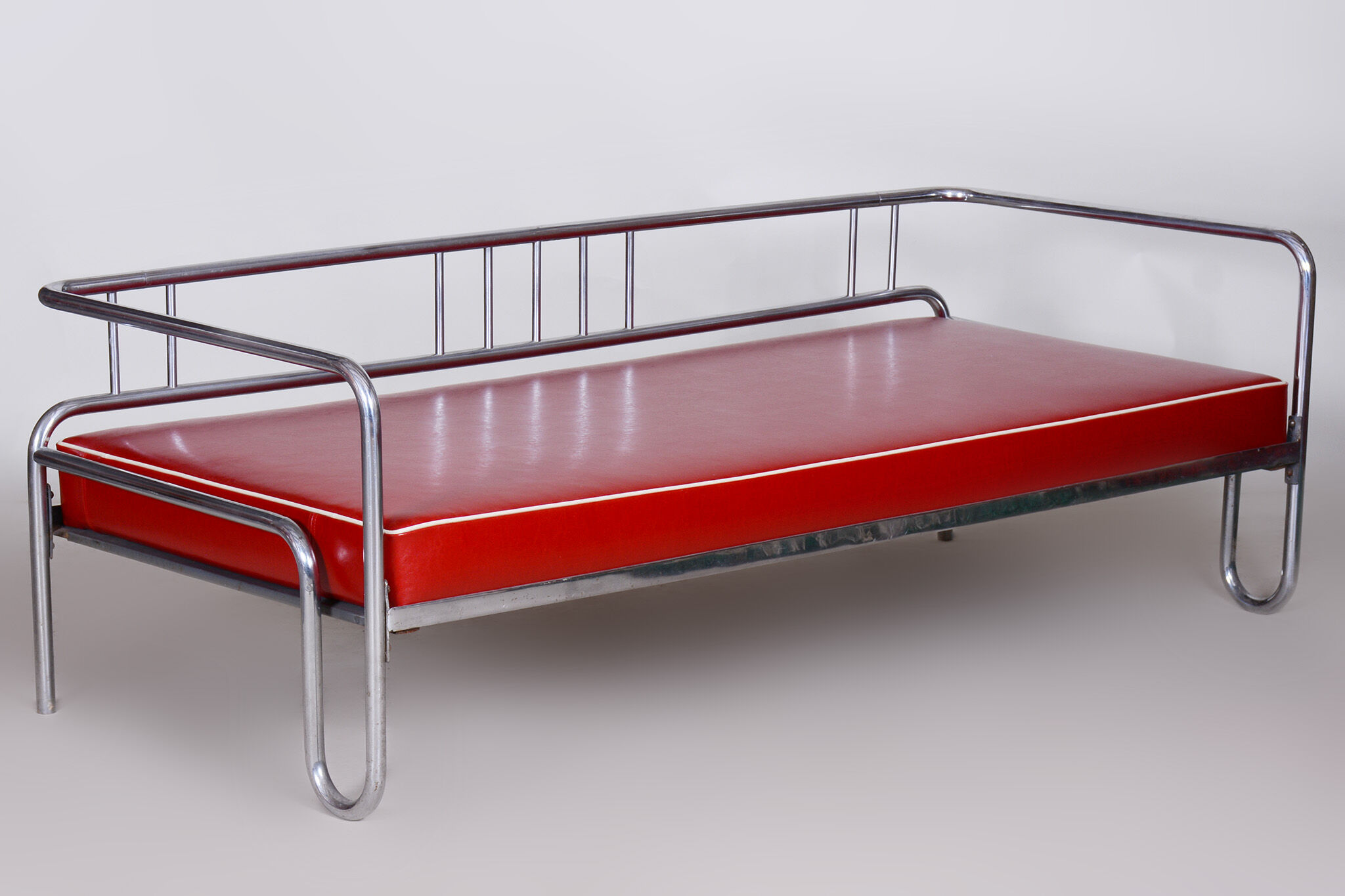 Fully restored red bauhaus sofa, high-quality leather, tubular chrome, 1930s