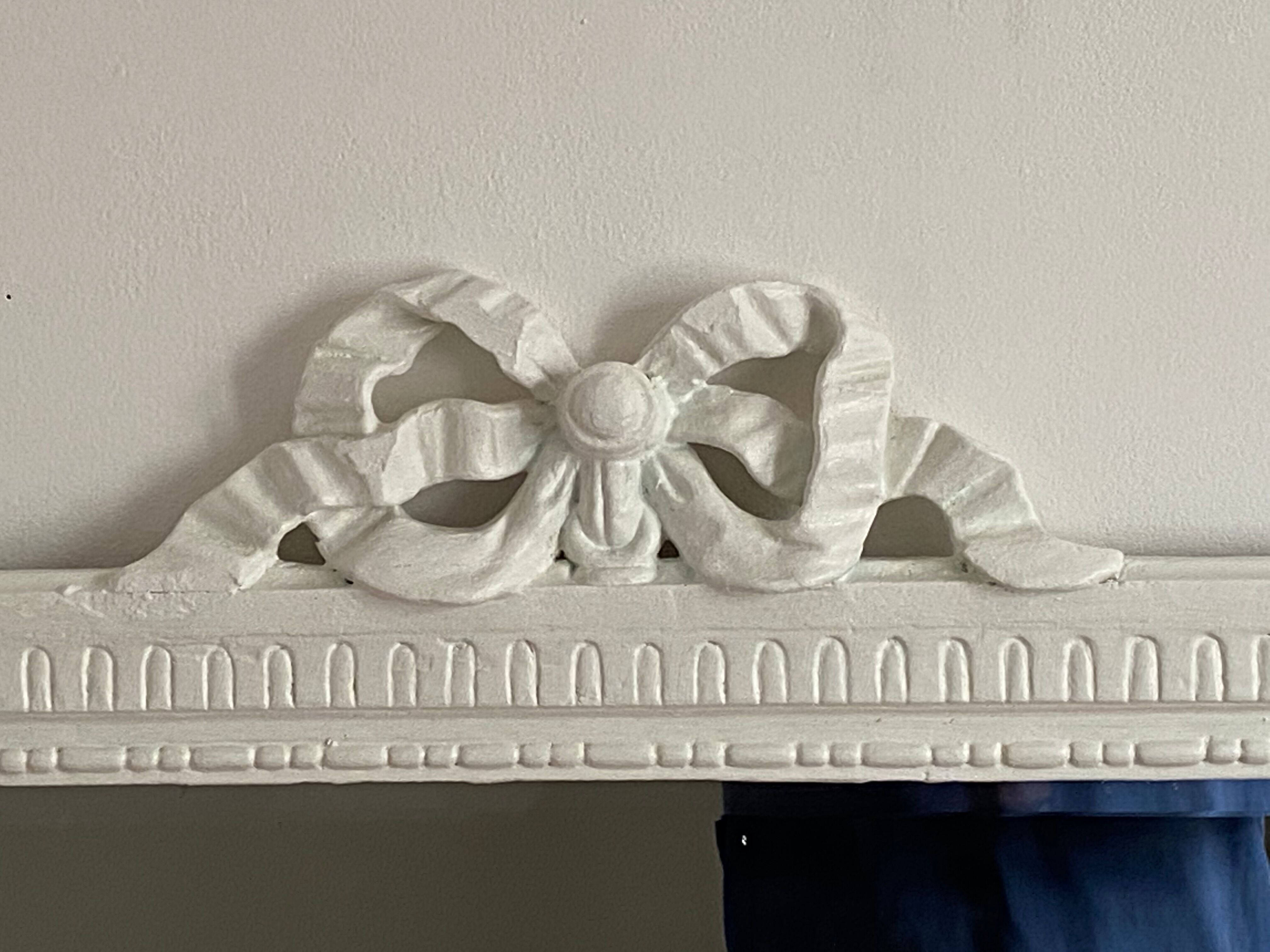 Late 19th century mirror with decorated pediment. 80x62.