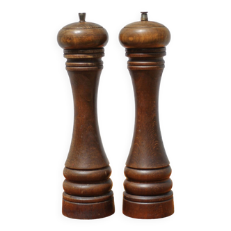 Marlux large model salt and pepper shaker, vintage wooden pepper mill and salt shaker