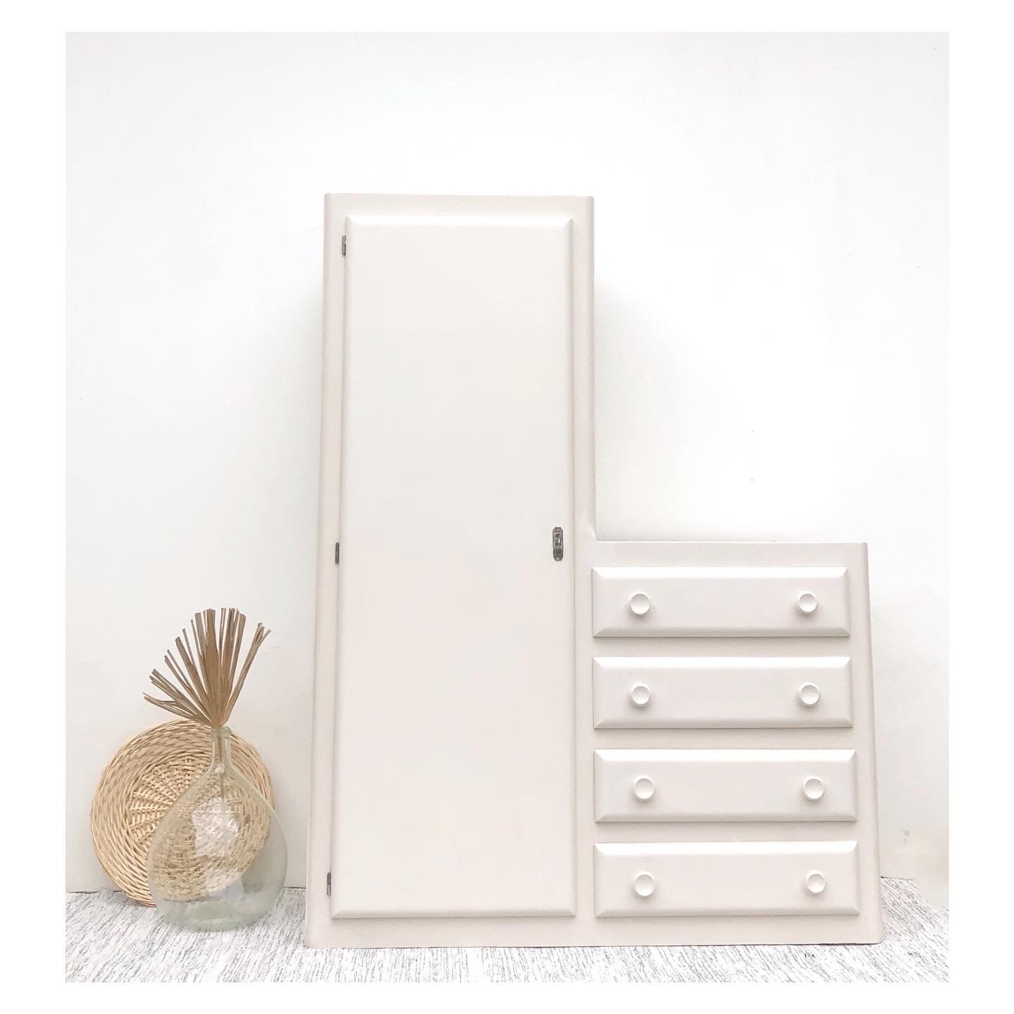 Armoire parisienne asymétrique