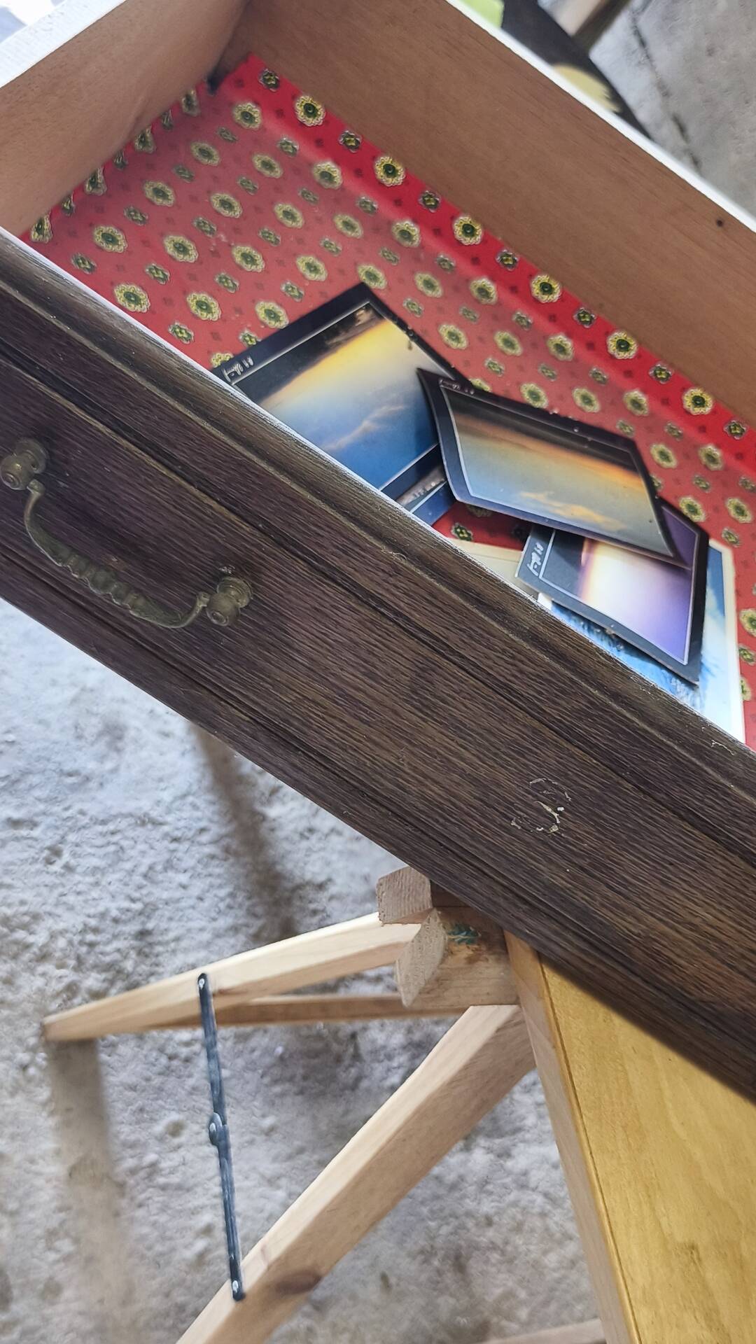 Oak chest of drawers