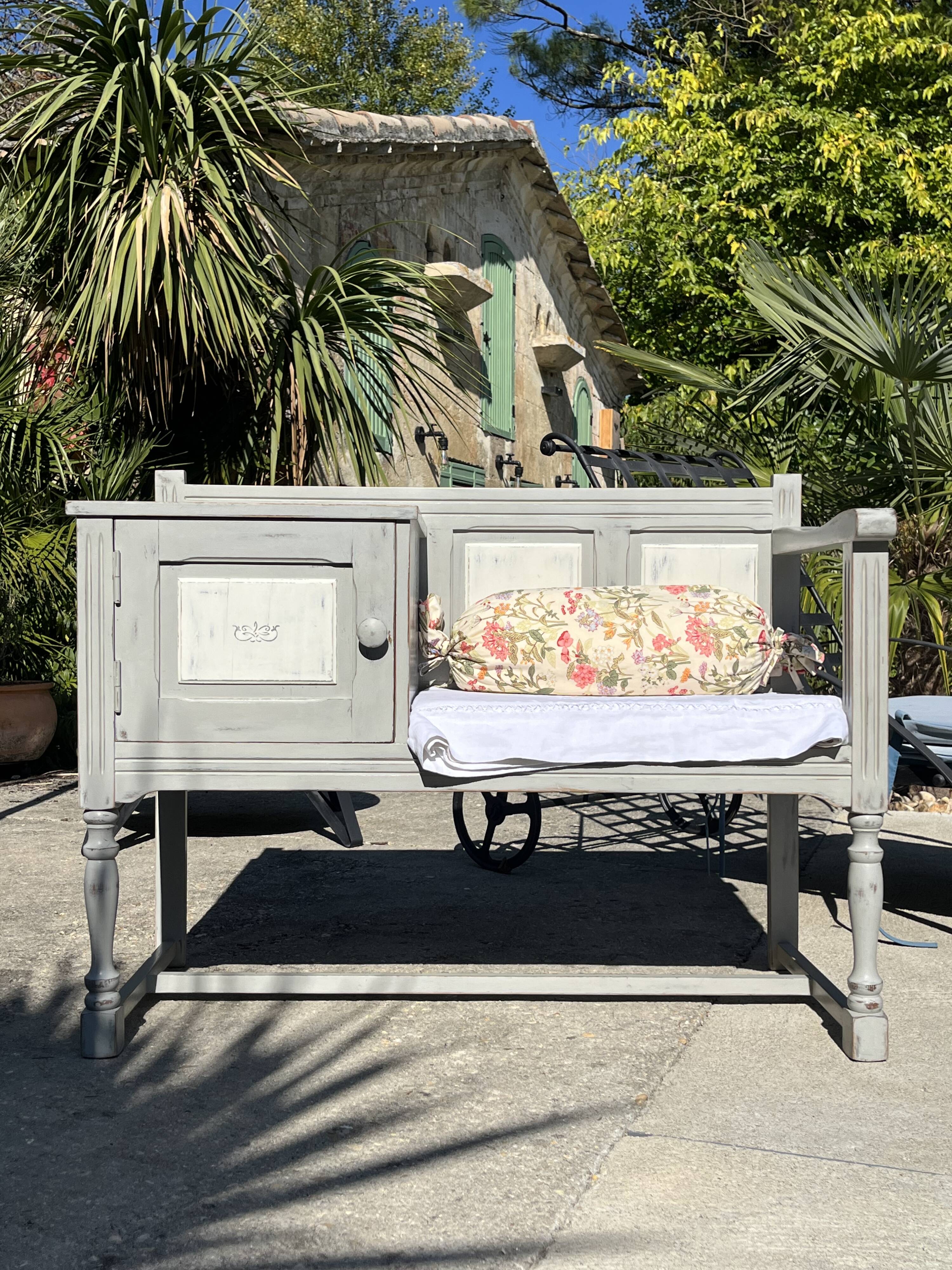 Vintage furniture revamped – old telephone table, wood & white