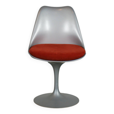 Chaises Tulip d’Eero Saarinen – Édition 50e Anniversaire par Knoll
