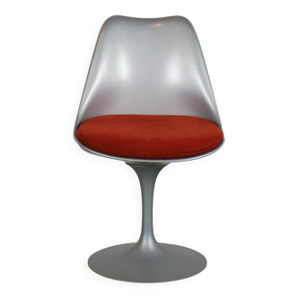 Eero Saarinen's Tulip Chairs – 50th Anniversary Edition by Knoll