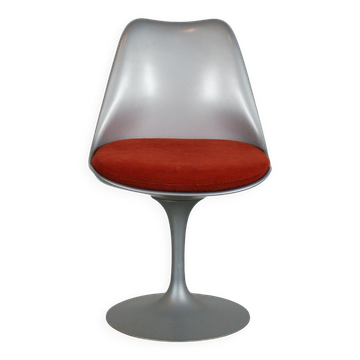 Eero Saarinen's Tulip Chairs – 50th Anniversary Edition by Knoll