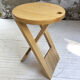 Tabouret Suzy par Adrian Reed en hêtre