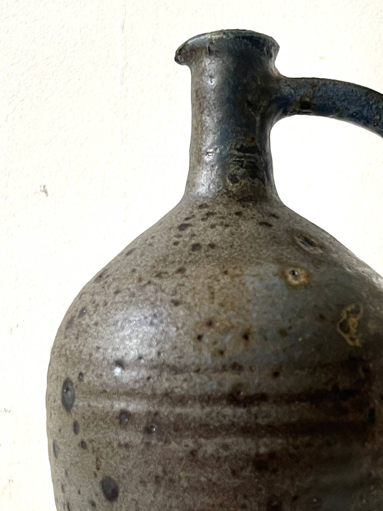 Carafe en grès pyrité, La borne France 1950