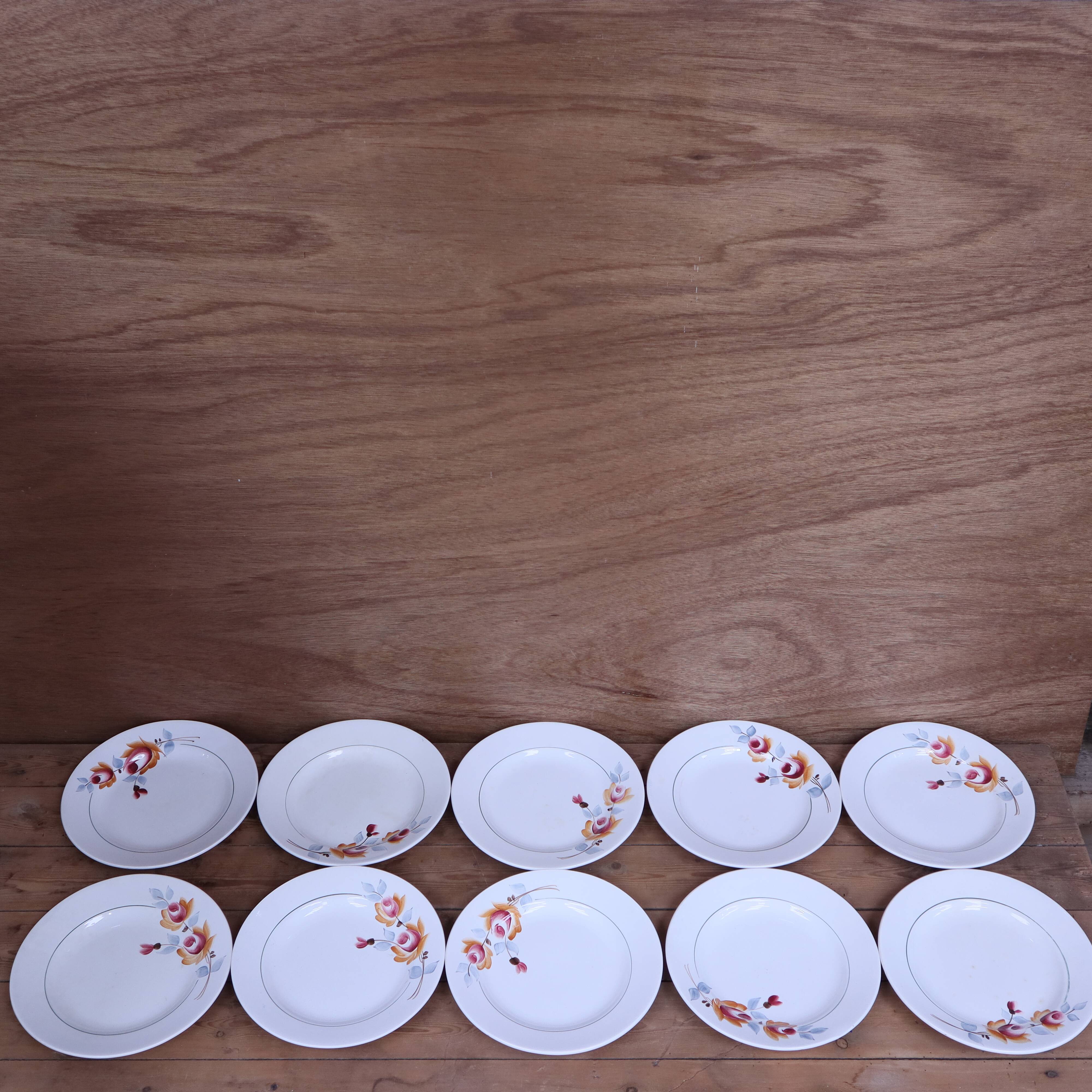 Set of 10 St Amand 7017 flat plates