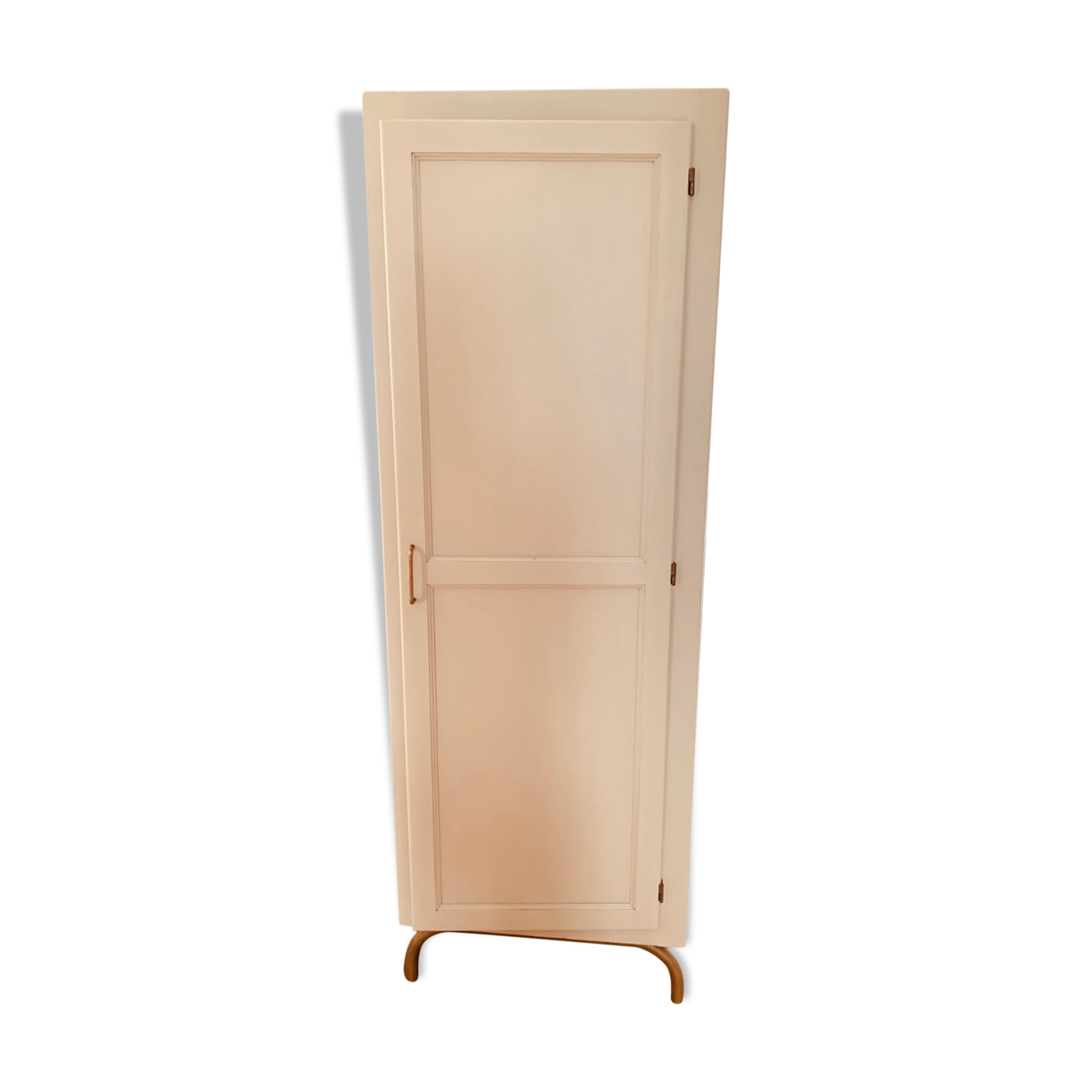 Boarding locker room