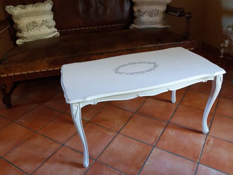 Coffee table, curved legs