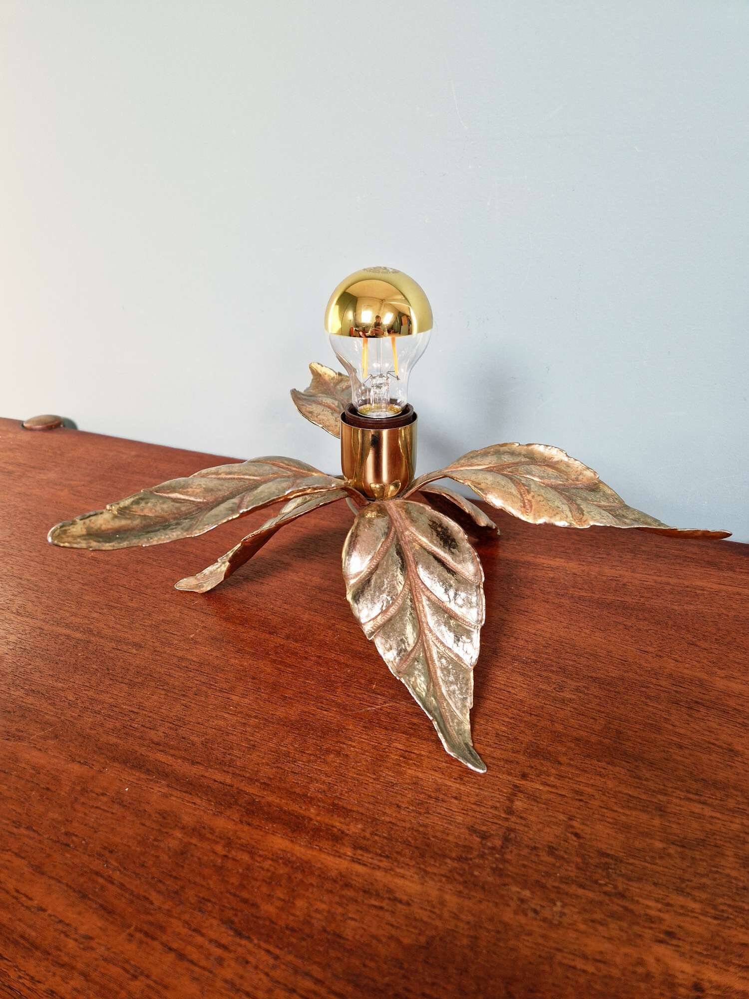 Floral table lamp in brass, design by Willy Daro, Massive, 1970.