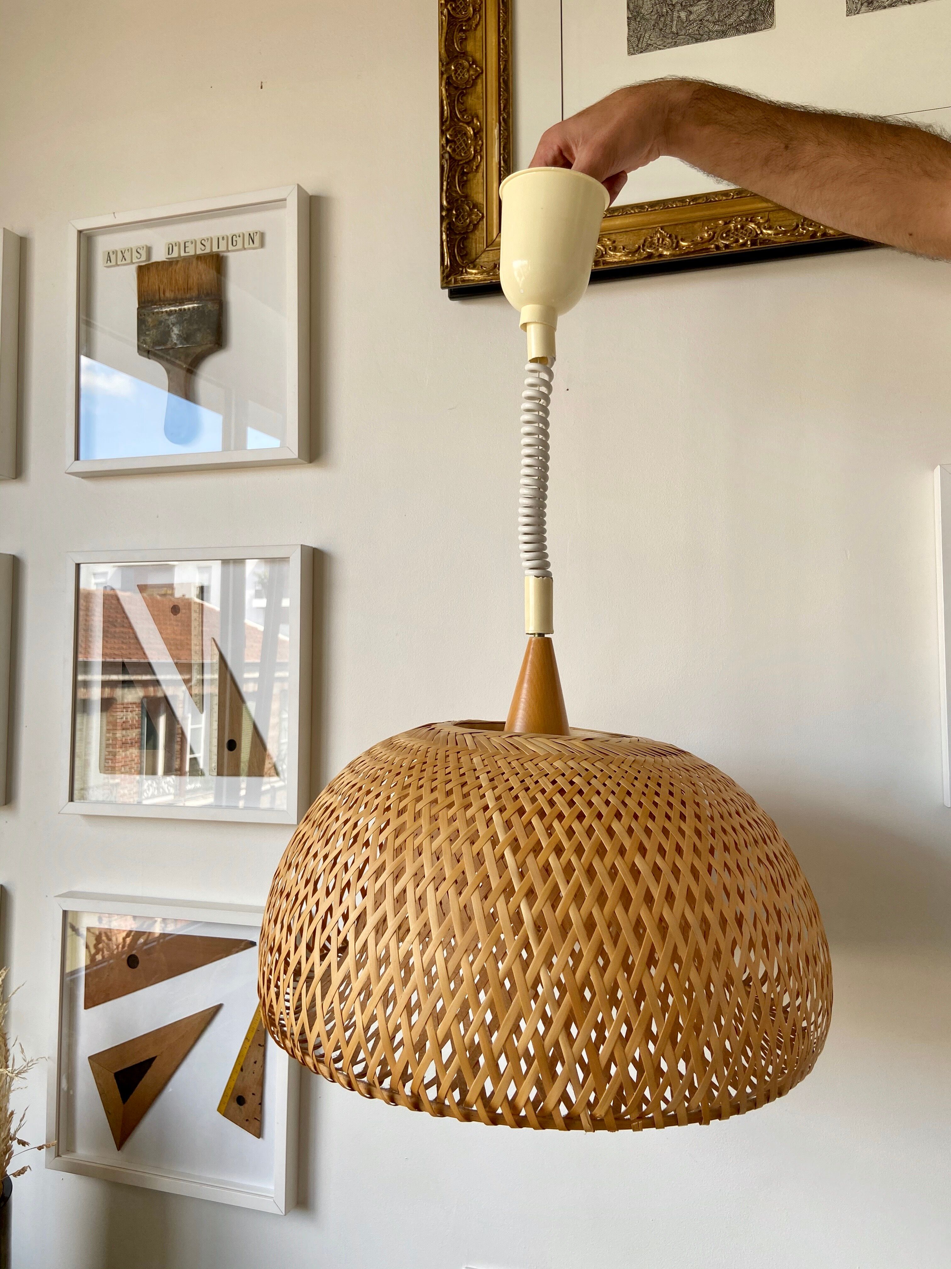 Telescopic wicker hanging lamp