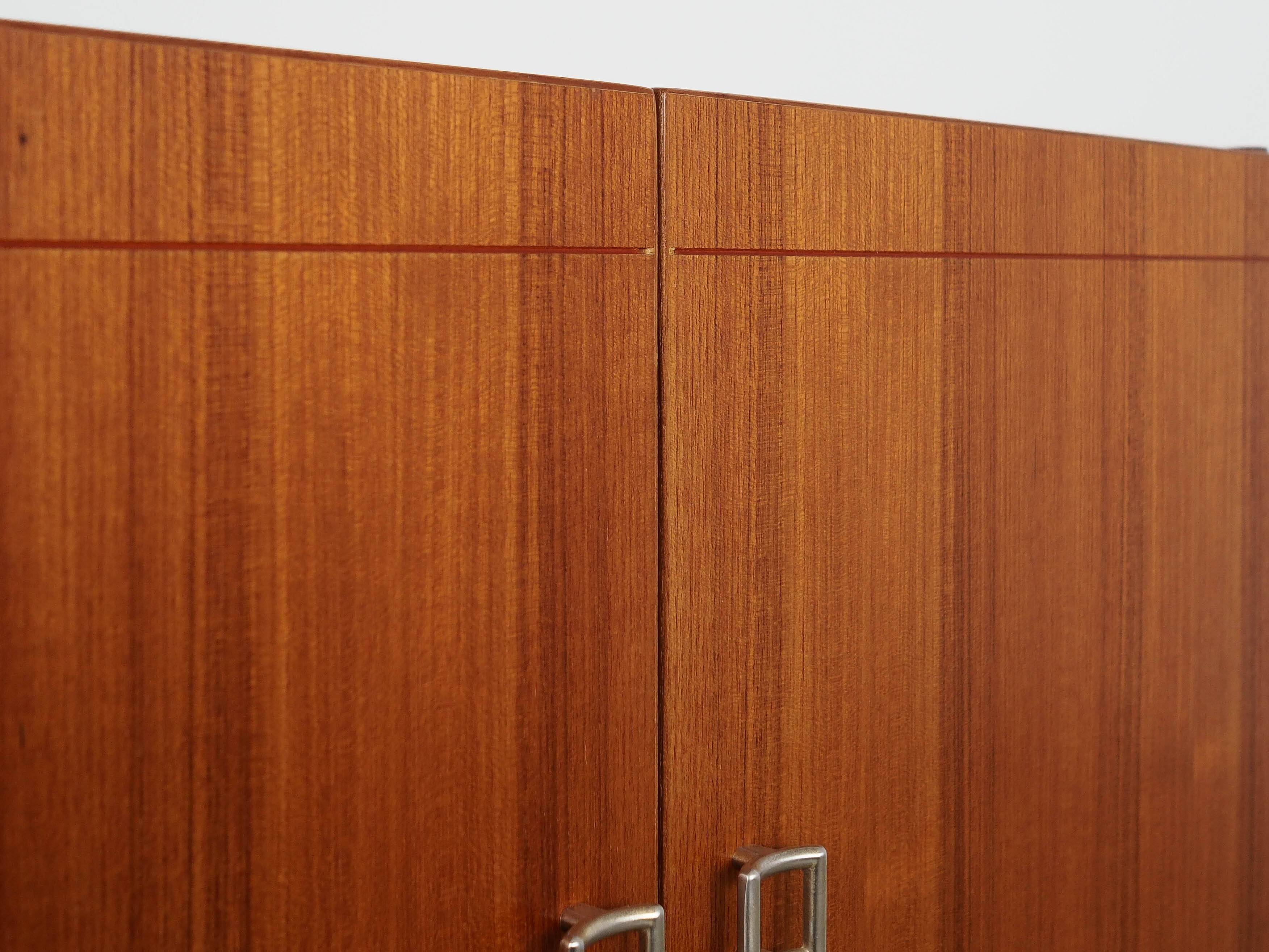 Cabinet en teck, design danois, années 1970, production : Danemark