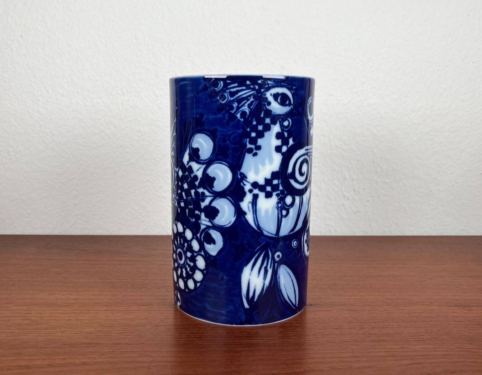 Vintage peacock vase in German porcelain by Bjørn Wiinblad for Rosenthal, 1970s.