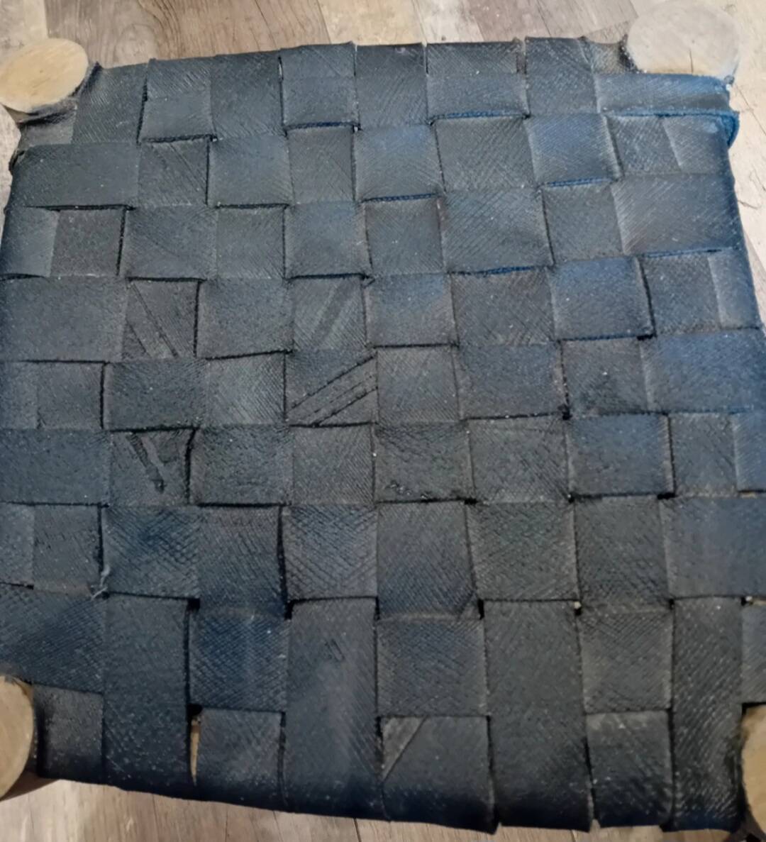 Stool made from lemon wood and recycled tires