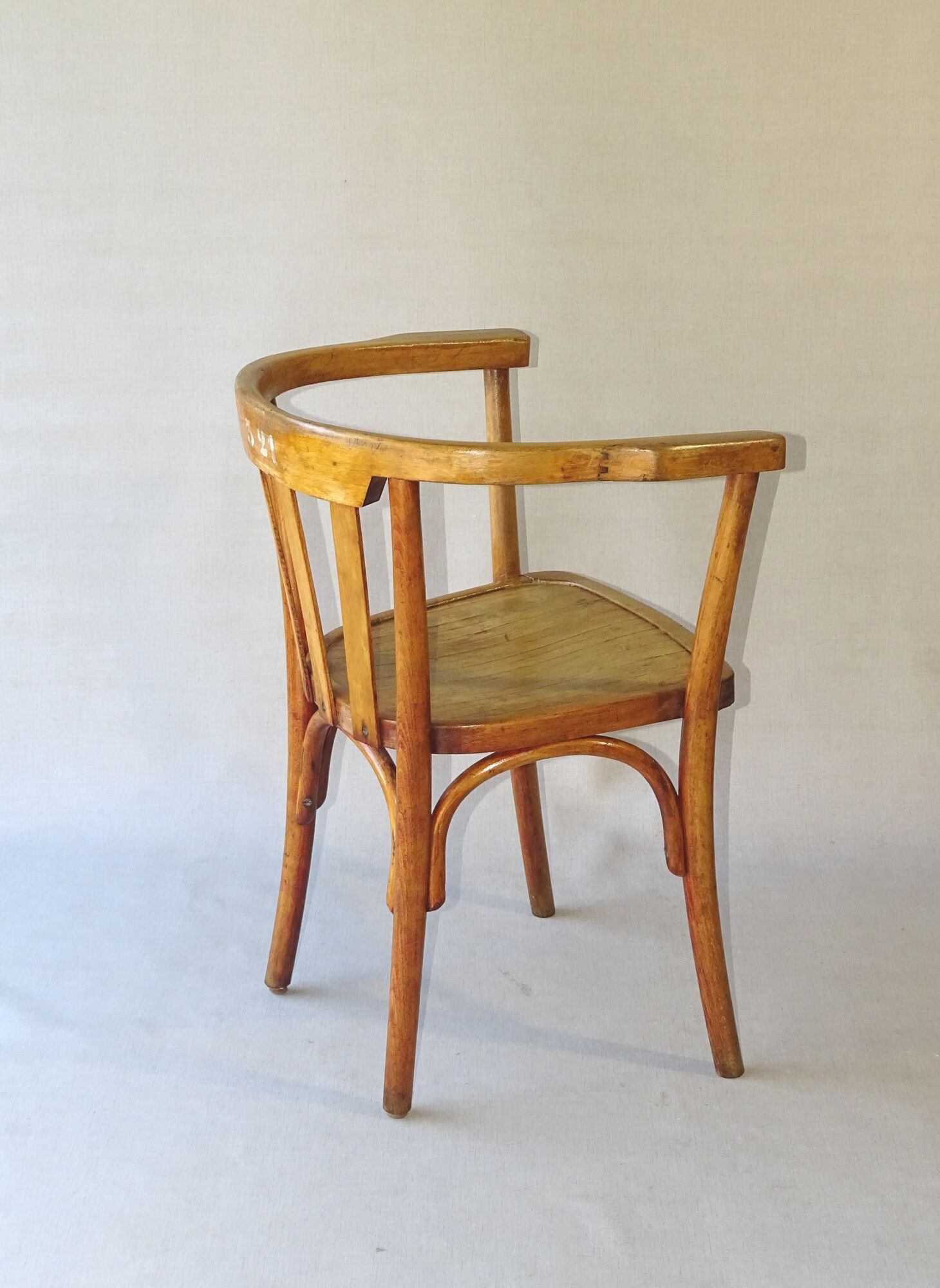 Fauteuil de bureau, bois blond, vers 1930, assise bois