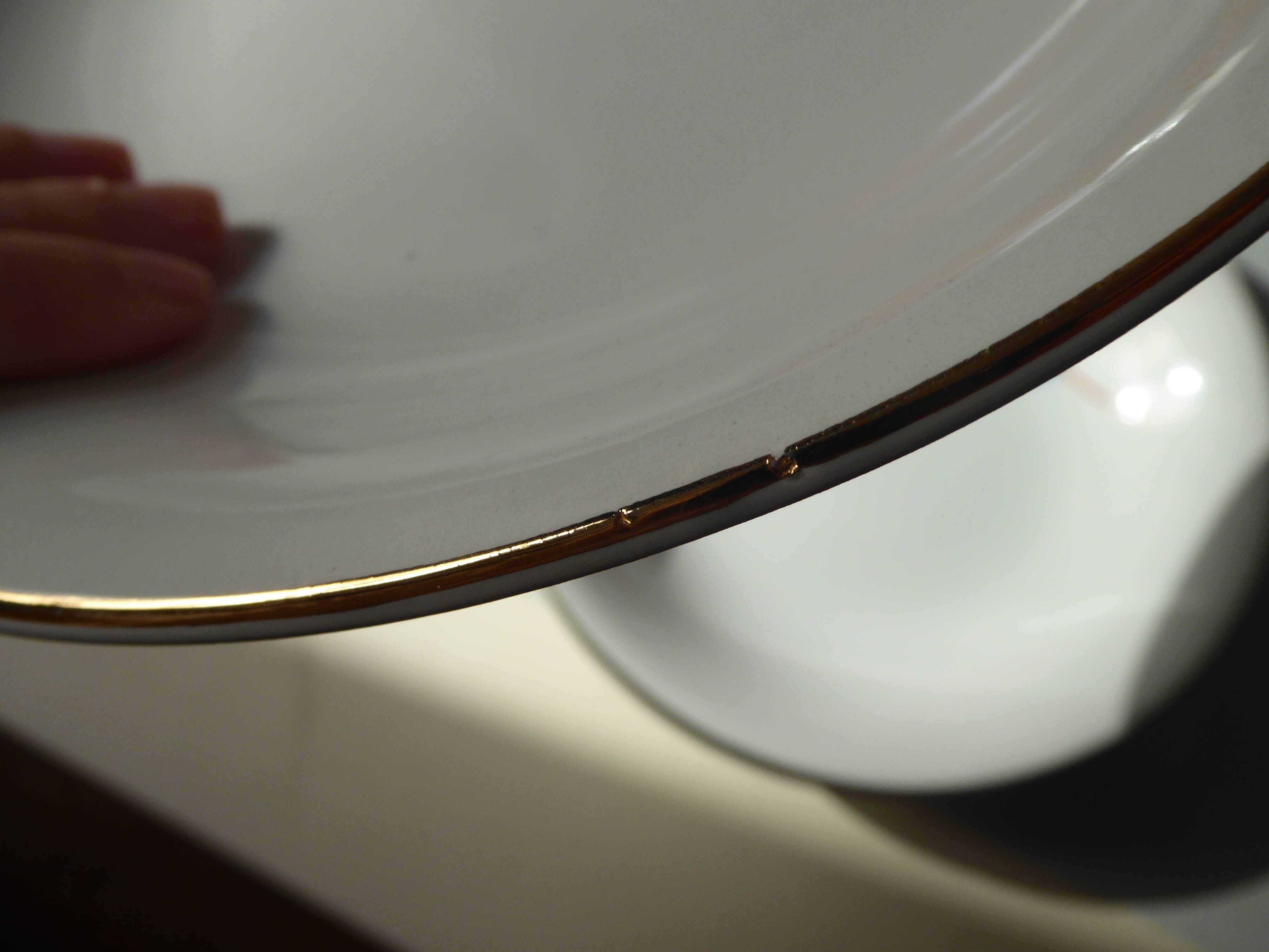 Huit assiettes creuses en faïence à décor de Homards