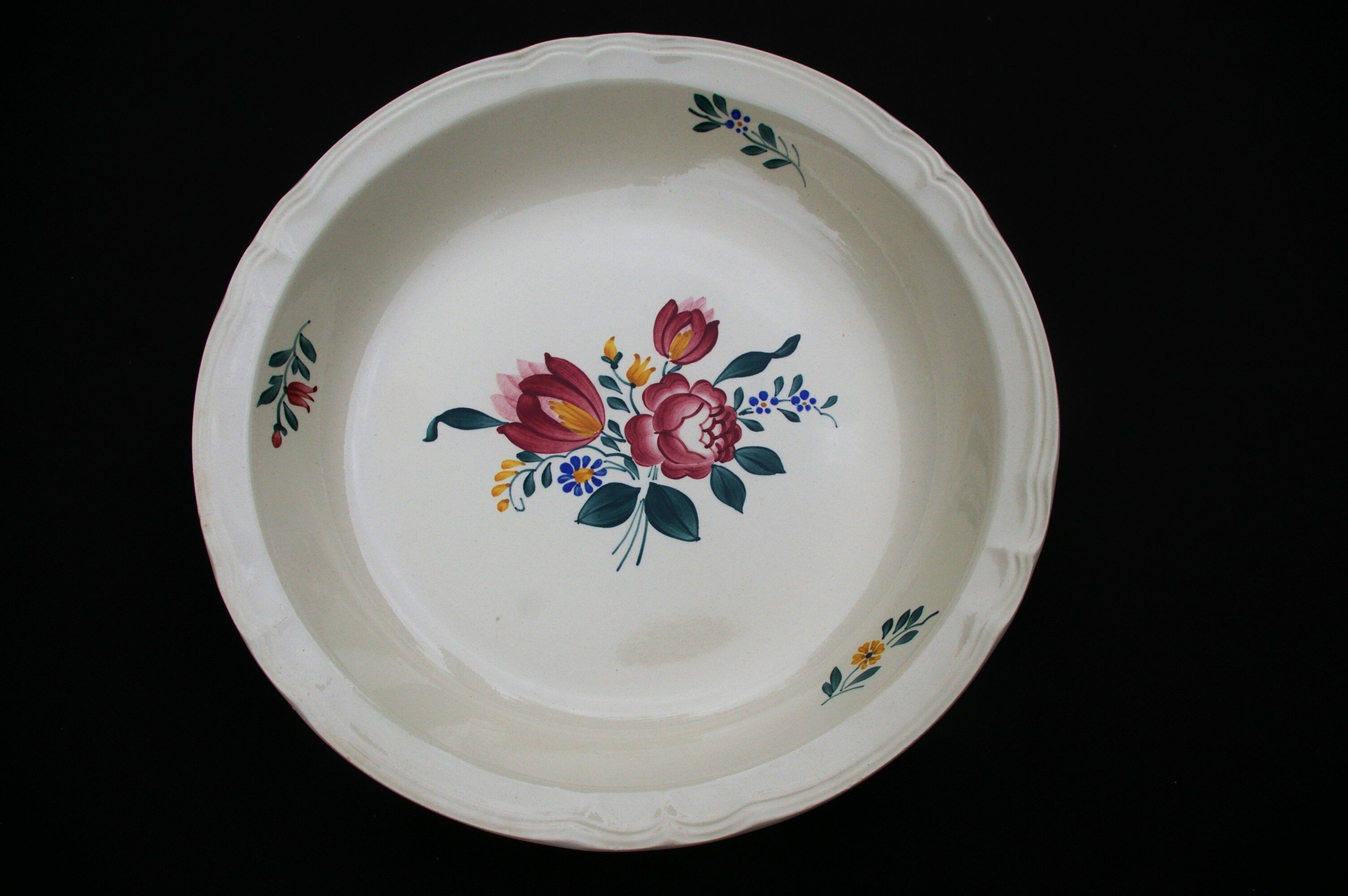 Large hollow earthenware dish by Digoin Sarreguemines model Yann