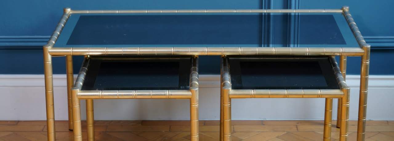 Tables gigognes en bamboo et laiton avec plateau en verre