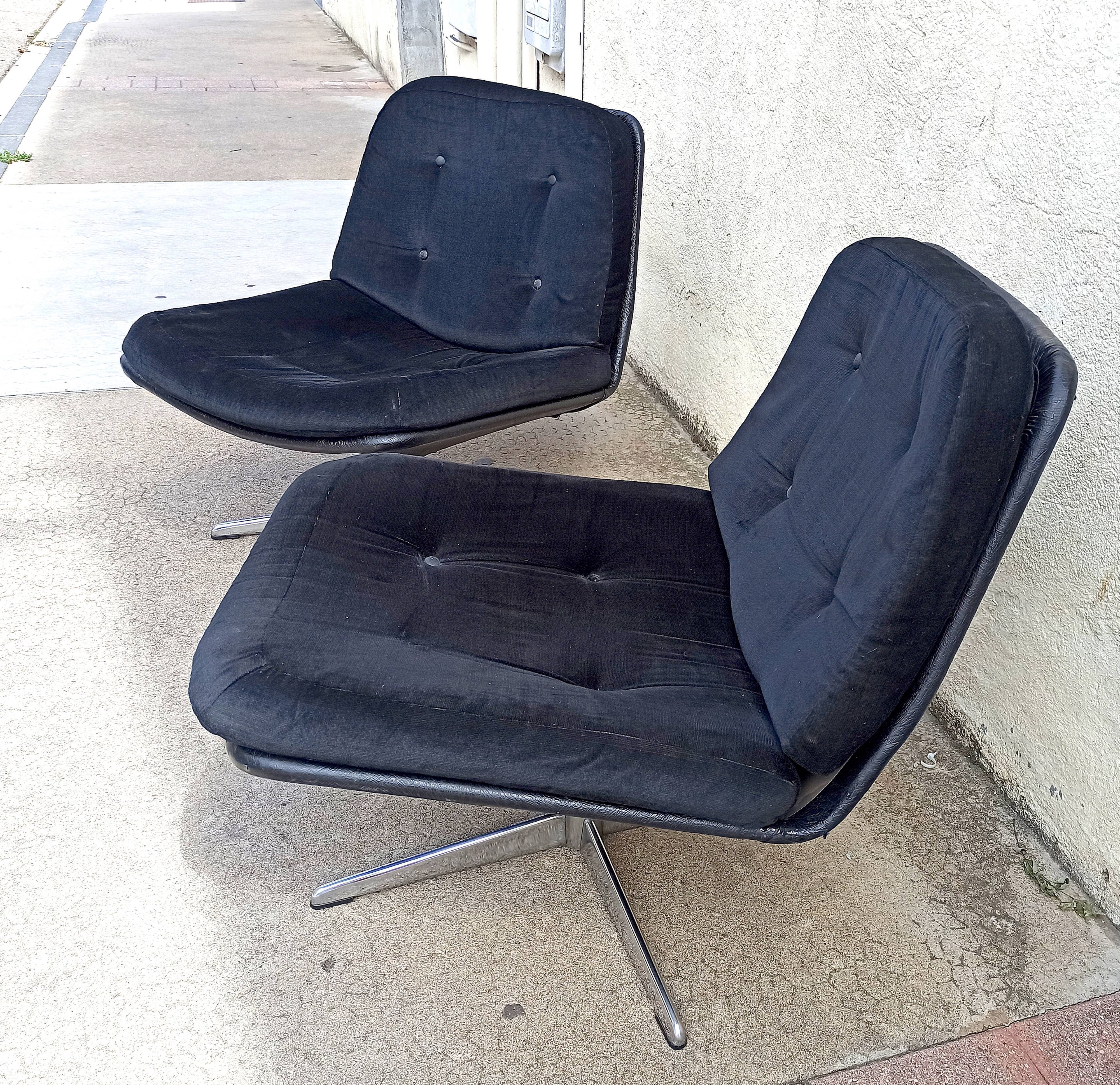 Paire de chauffeuses années 70 velours et skaï