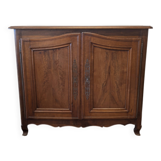 Small oak and knot buffet