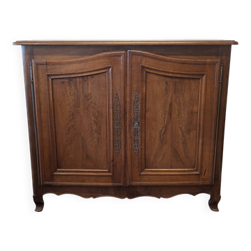Small oak and knot buffet