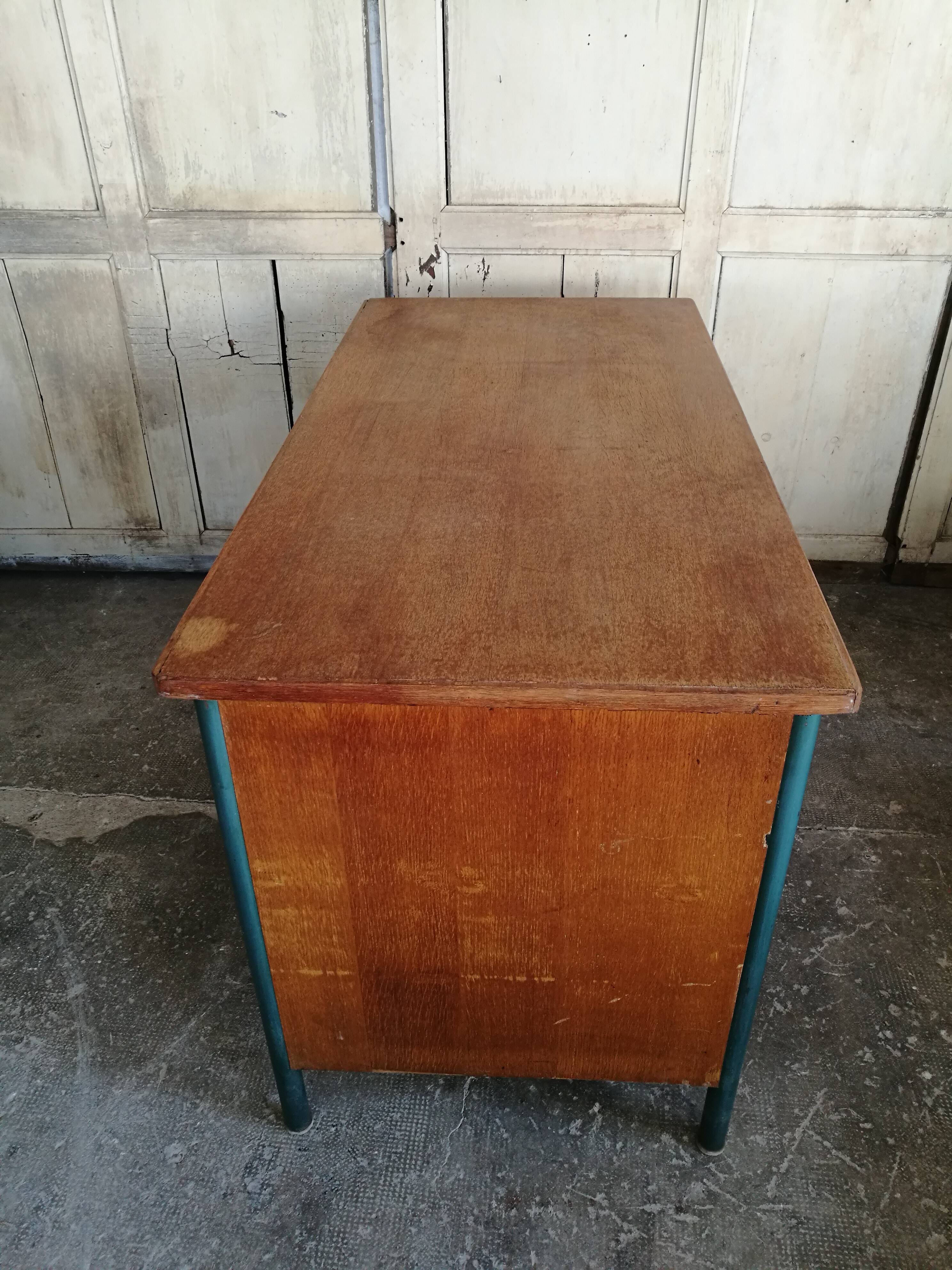 Bureau de maitre d'école
