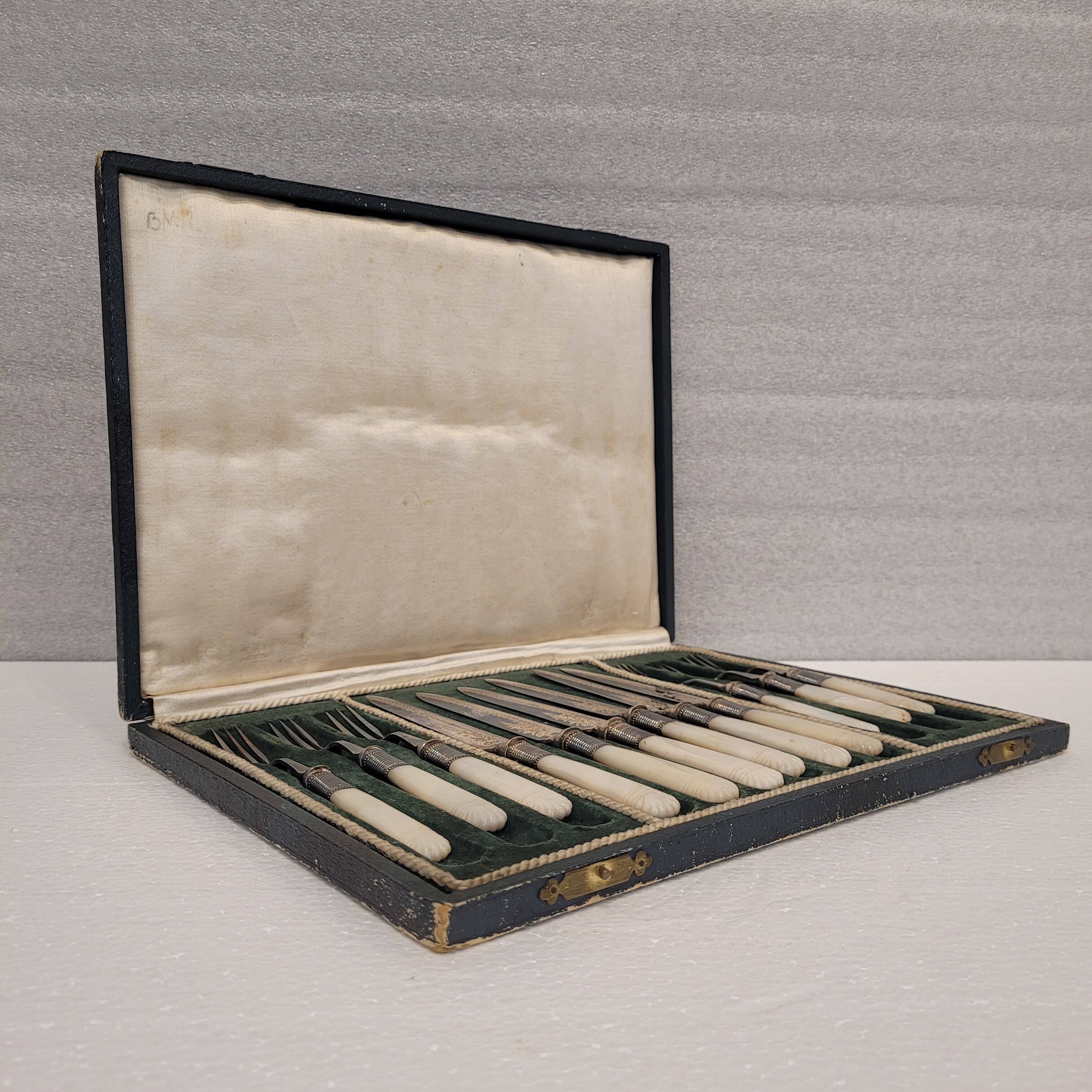 Cuberteria “Charles Boyton”, Victorian Style, Plate and nácar, s. XX – London, Reino Unido