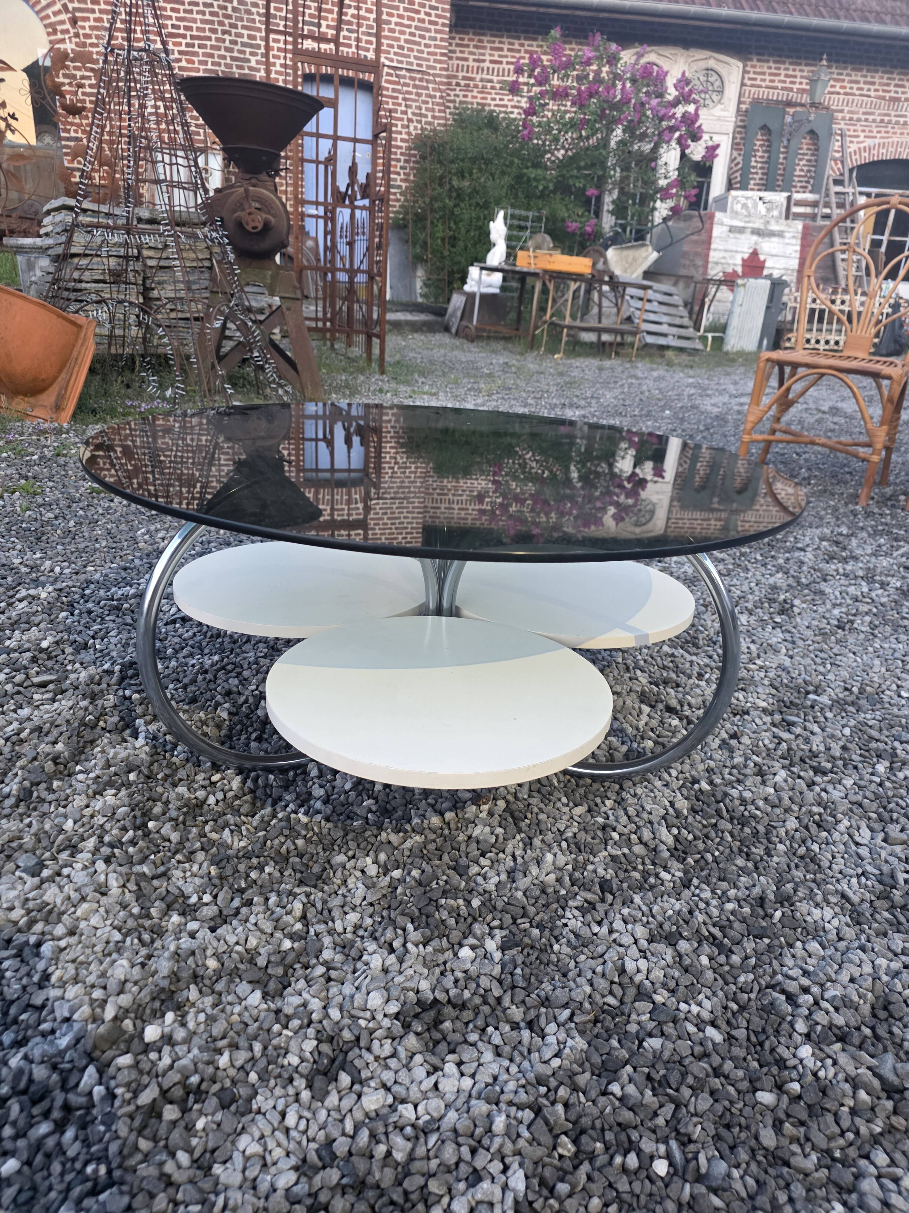 Table basse en verre fumé pied chromé des années 70