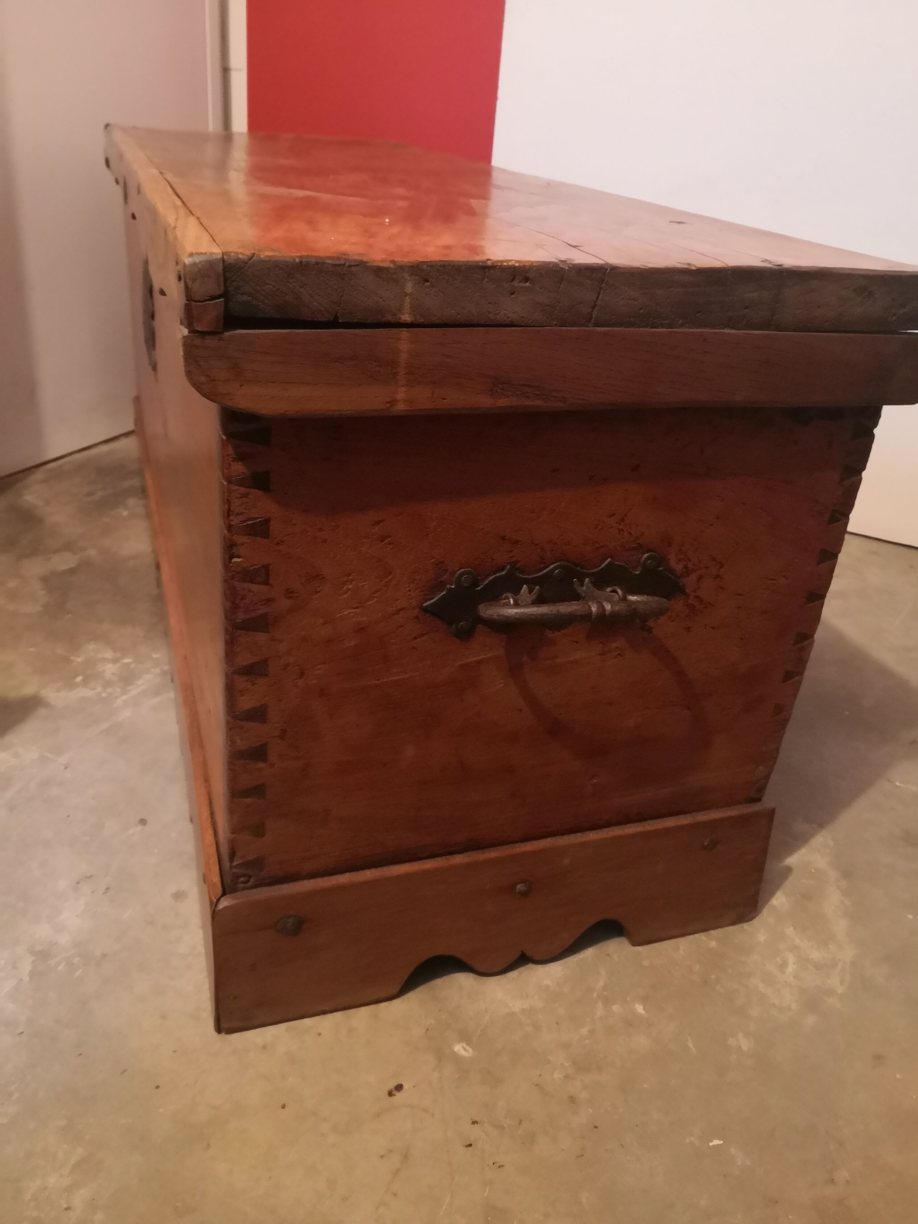 Solid wood chest