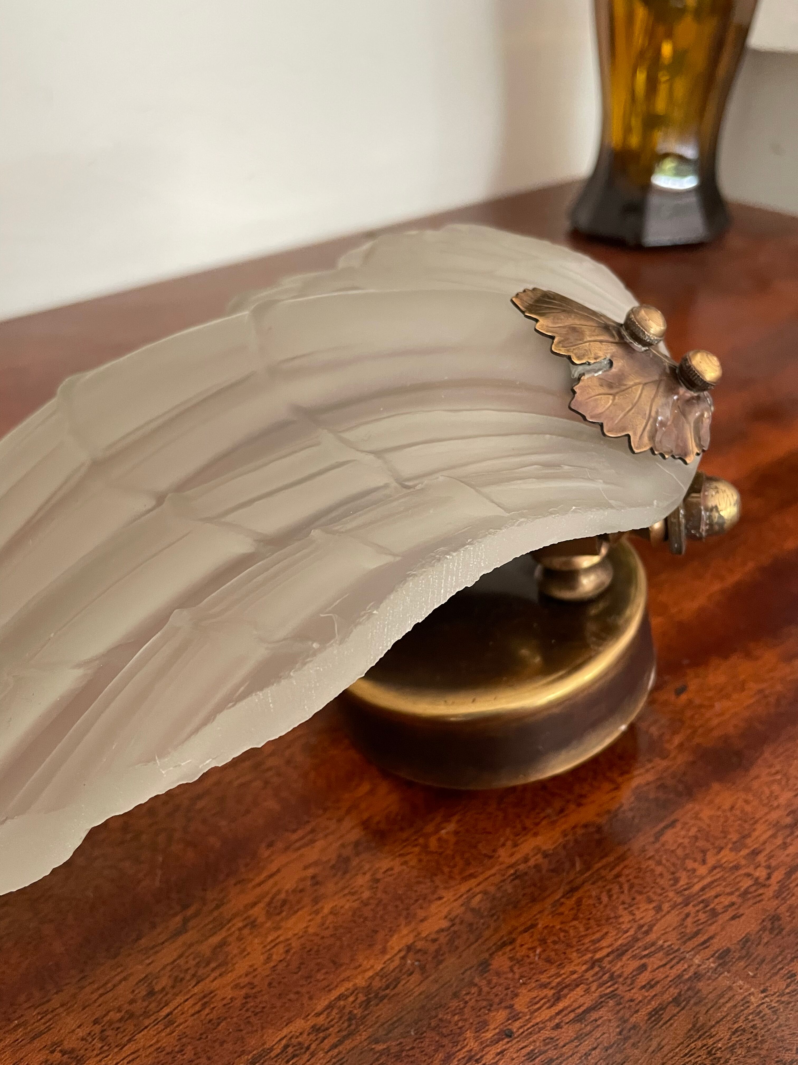 Art deco style shell wall lamp