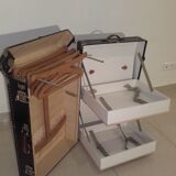 Trunk-cabin (1900/1920s) with drawers and closet