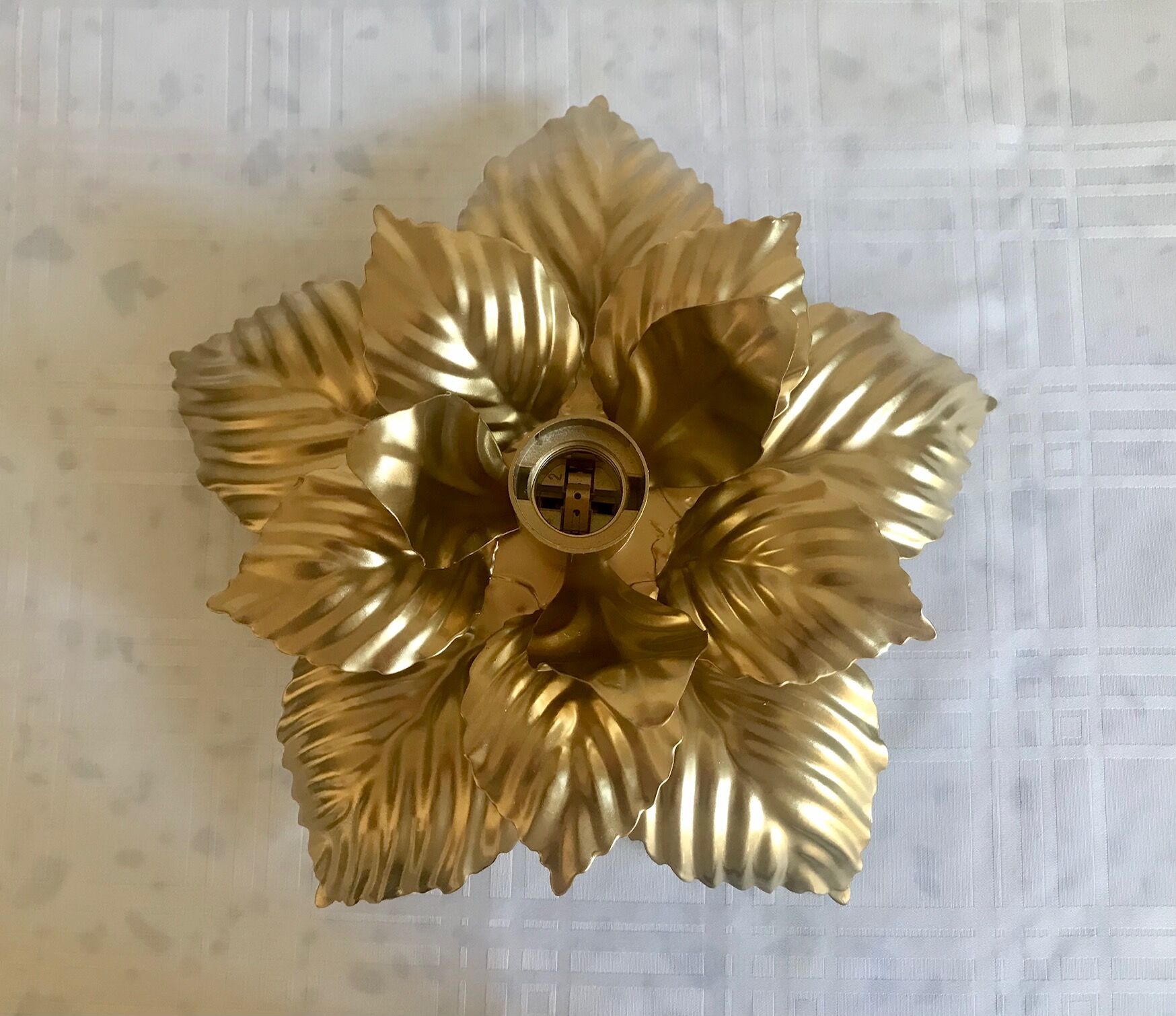 Golden flower wall lamp