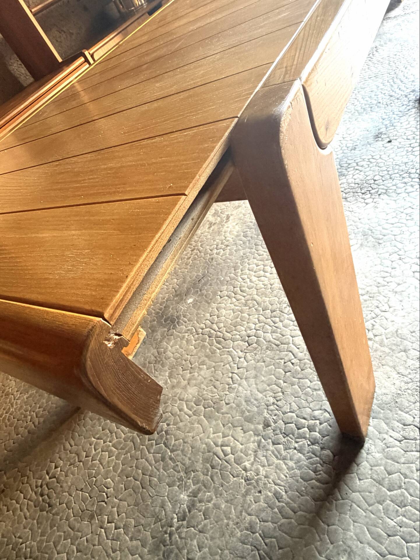 Table à manger extensible Maison Regain en bois d'orme massif