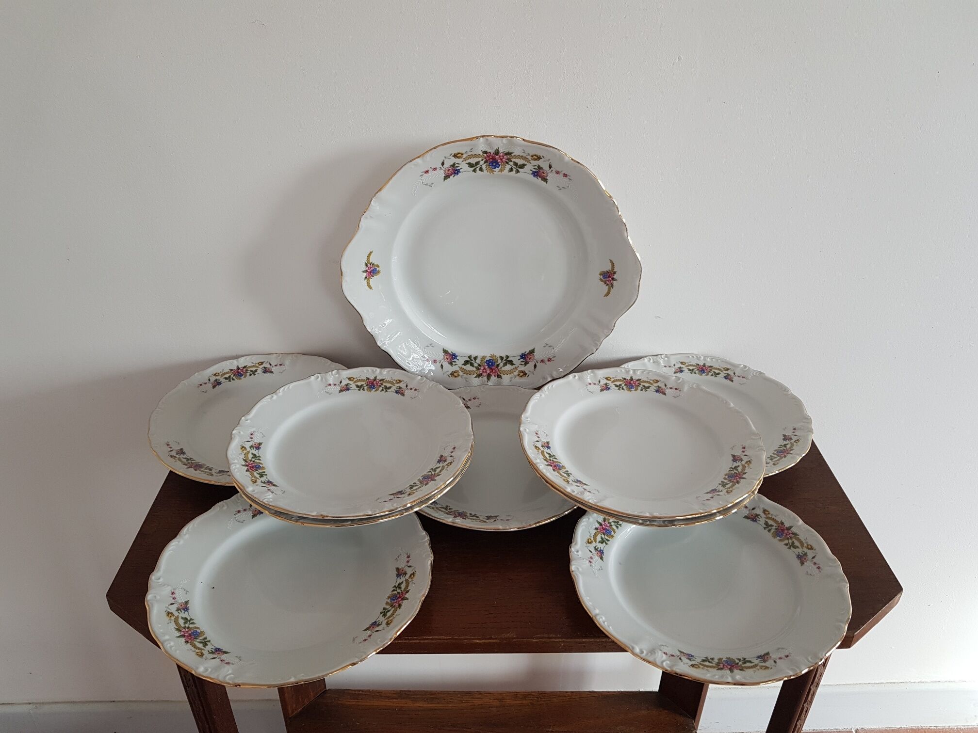 Dessert plates and porcelain dish flowers dessert service