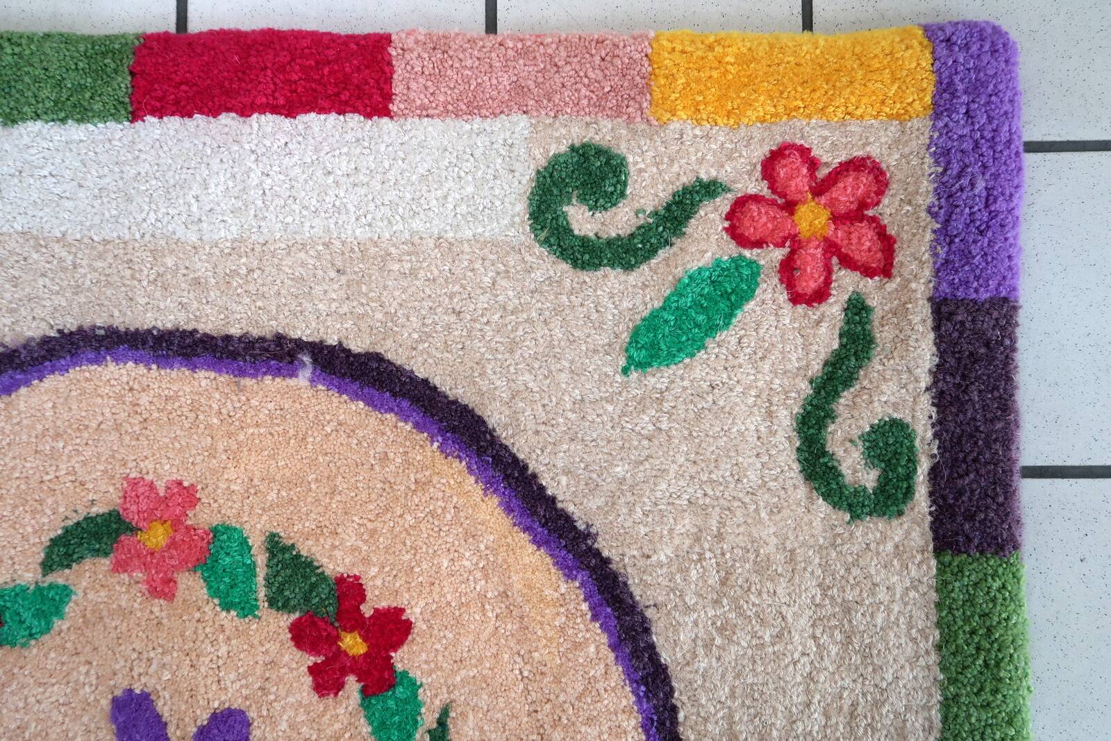 Tapis contemporain ora hooked en laine (99cm x 102cm), édition unique