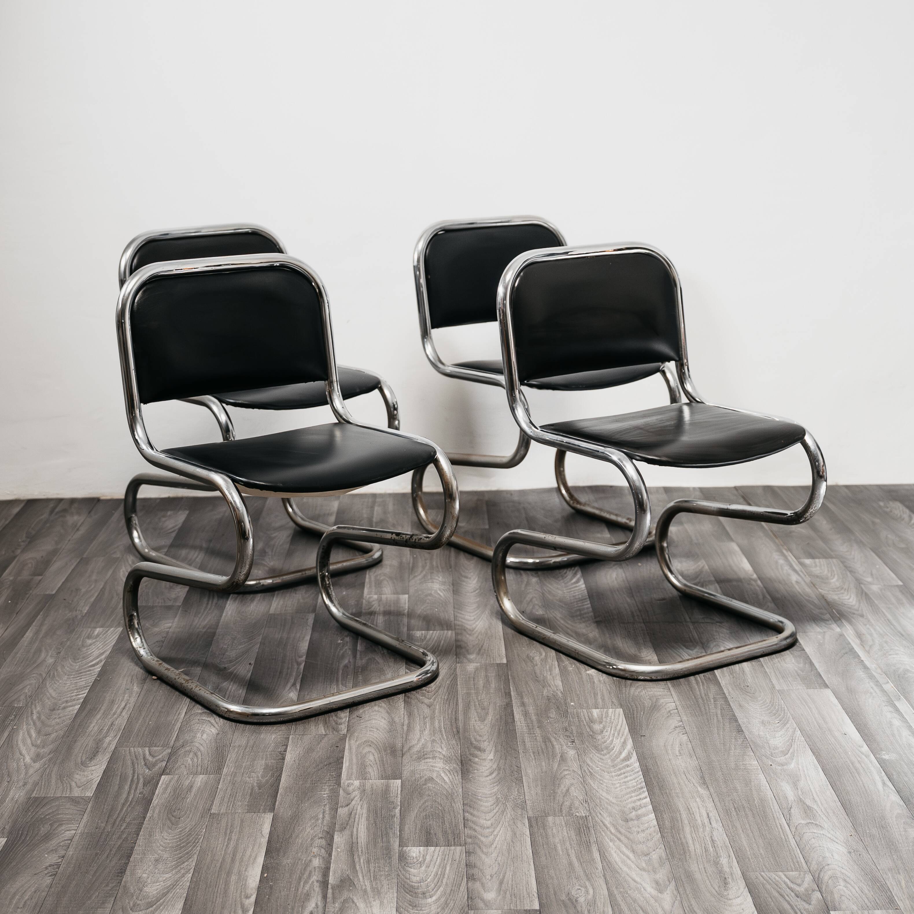 Set of 4 chrome steel rocking chairs, vintage modern 80s design.