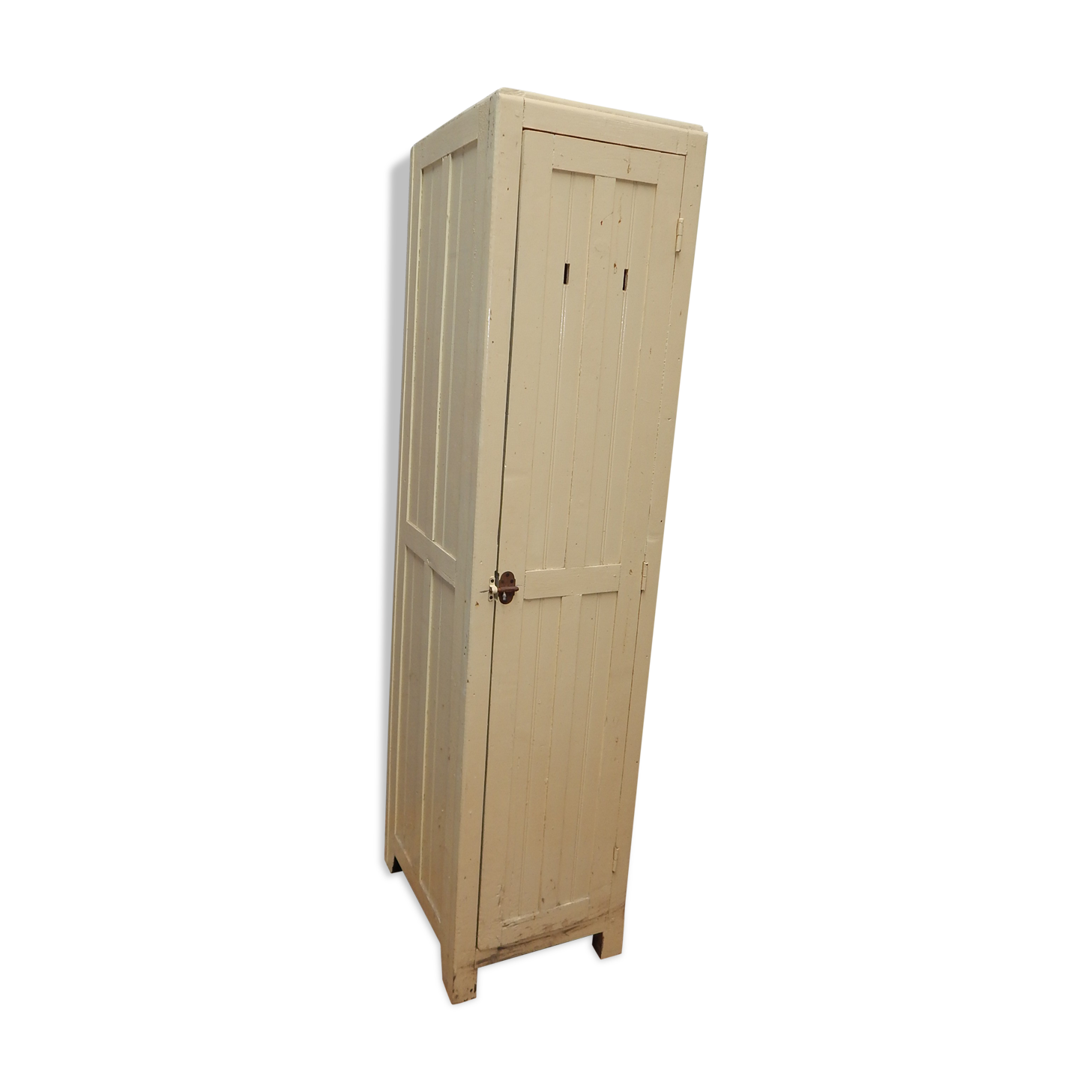 Old cloakroom in wood