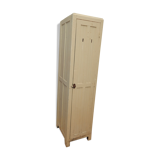 Old cloakroom in wood