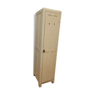 Old cloakroom in wood