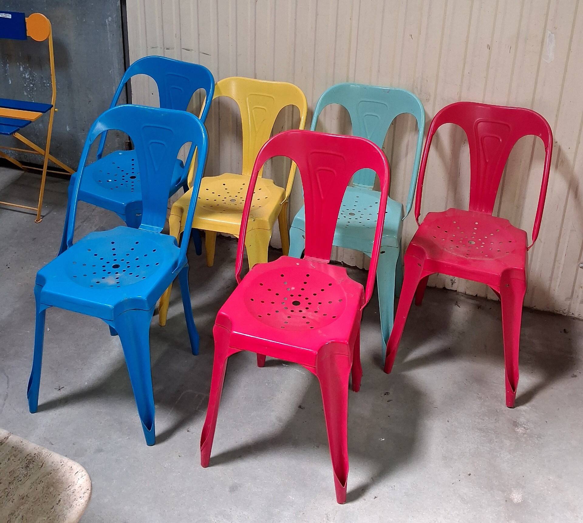 Suite de 6 Chaises style Tolix Multicolores  Design industriel