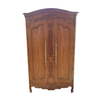 Louis XV Nantaise wardrobe carved with grape clusters, cherry gendarme hat at the end of the 19th century.