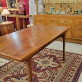 Extendable Scandinavian table