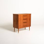 Commode en teck avec ferrules en laiton